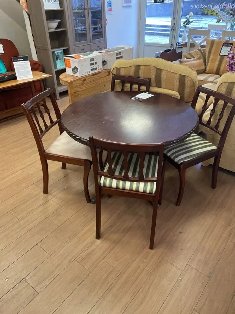 round table + 4 chairs - Image 1