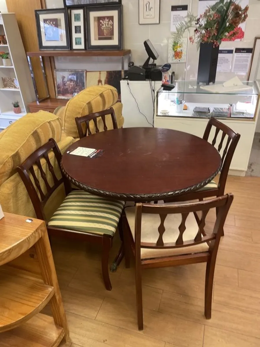 round table + 4 chairs - Image 3
