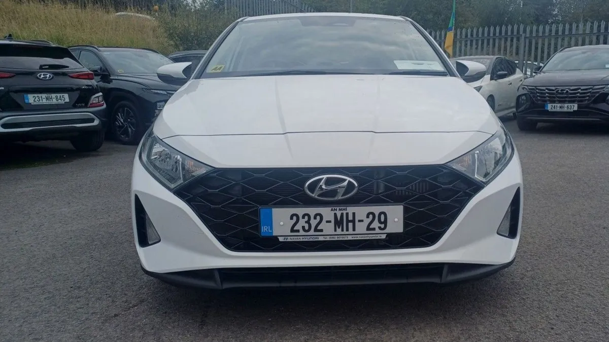 Hyundai i20 1.0i Deluxe Plus Auto  just IN - Image 2