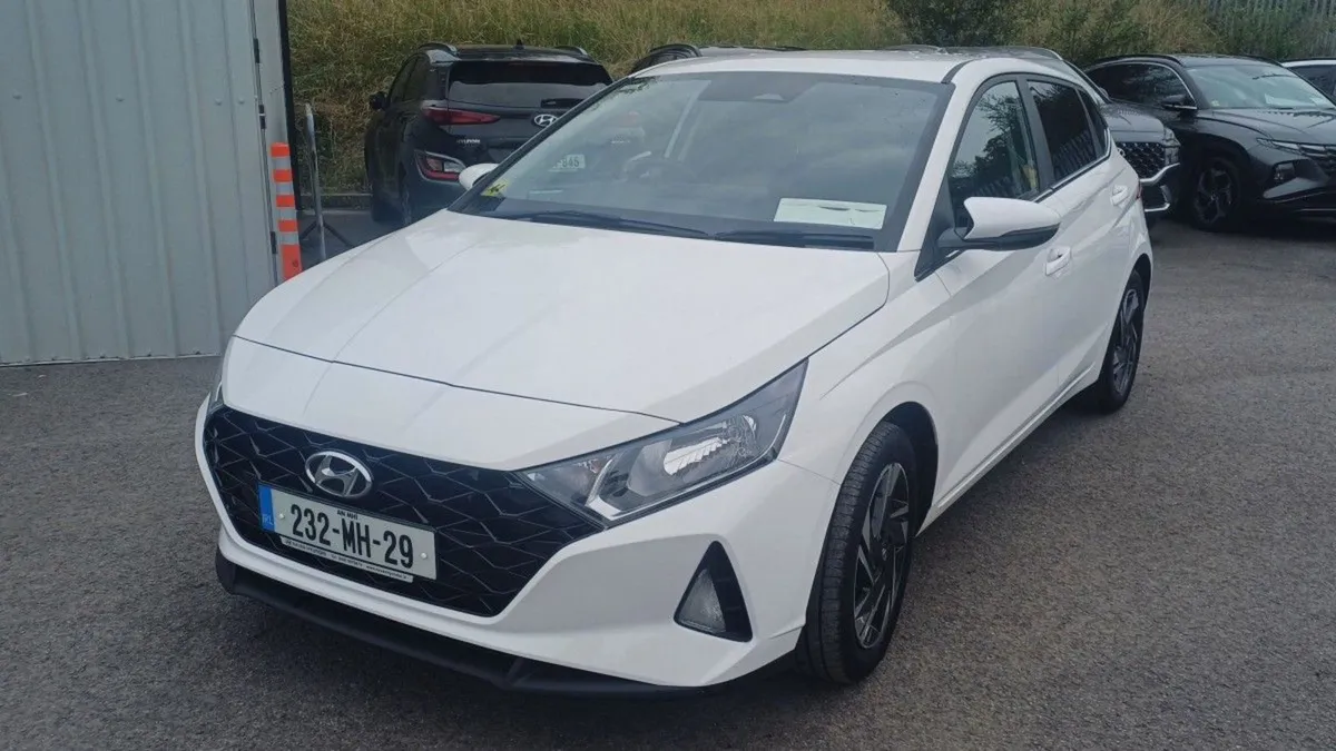 Hyundai i20 1.0i Deluxe Plus Auto  just IN - Image 3