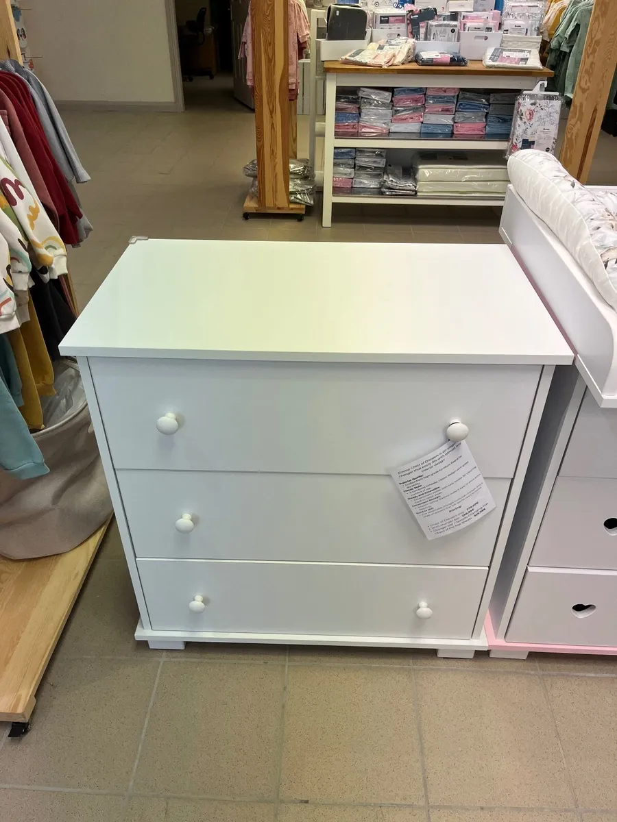 Chest of drawers - Image 1