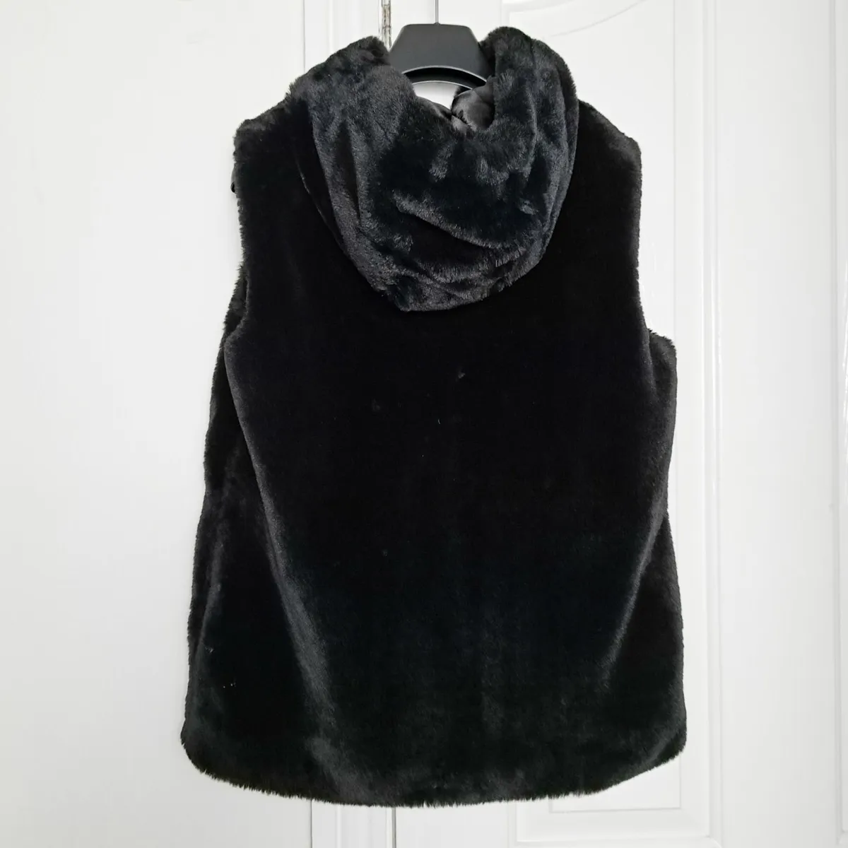 Guess Black Faux Fur Hooded Gilet Girls 14 10UK - Image 3