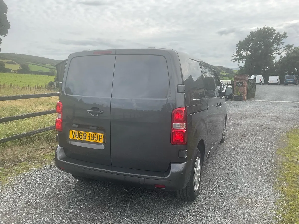 2020 Vauxhall vivaro 2.0 ltr automatic damaged - Image 3