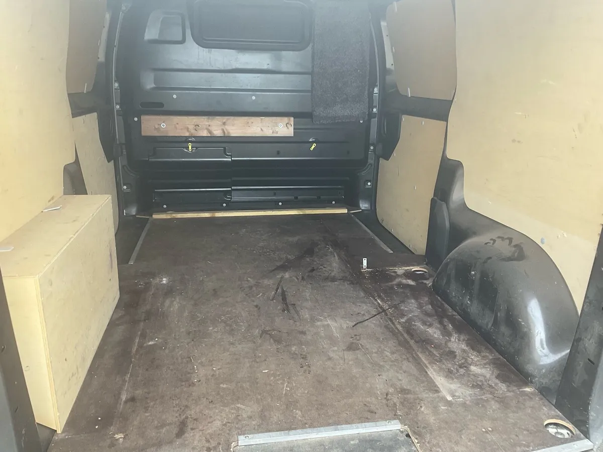 2020 Vauxhall vivaro 2.0 ltr automatic damaged - Image 4