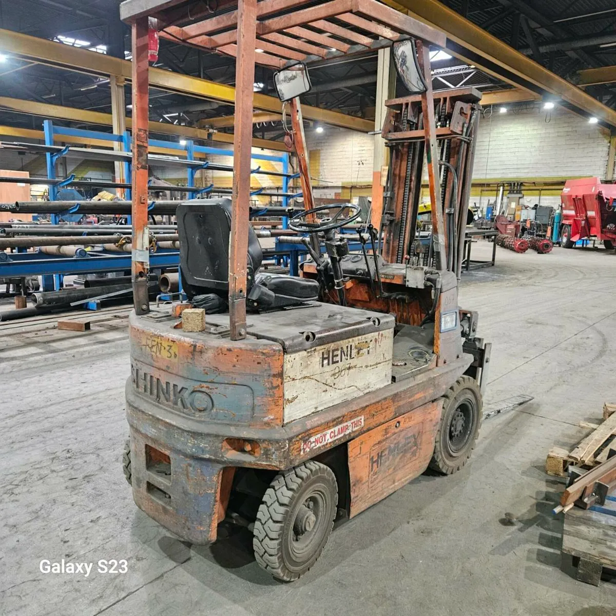 Electric forklift - Image 1