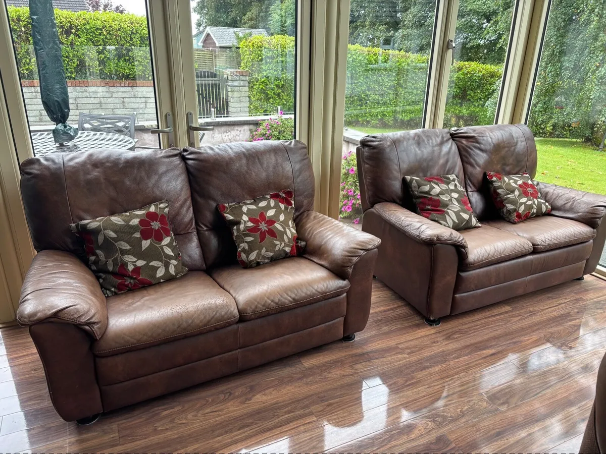 Two Italian leather 2 seaters sofa - Image 2