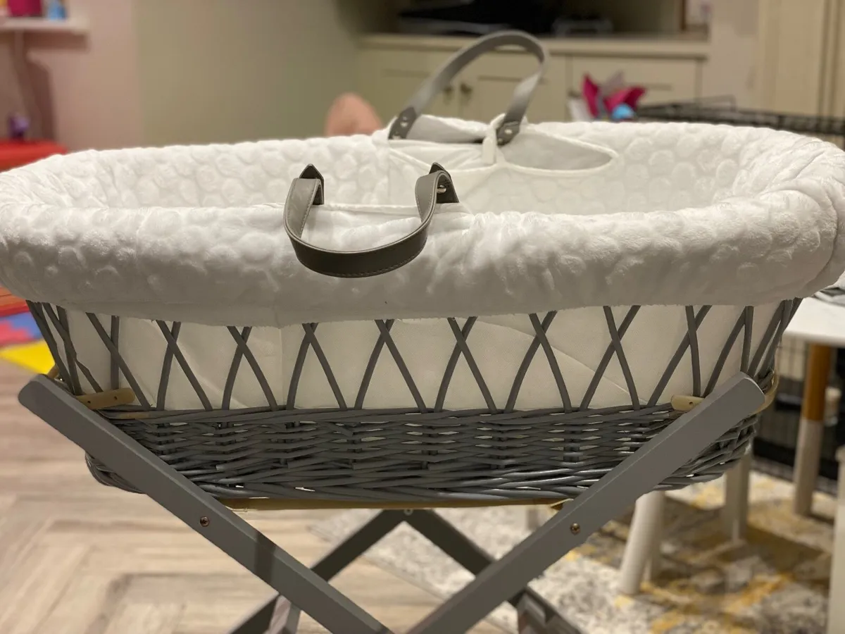 Moses basket - Image 1