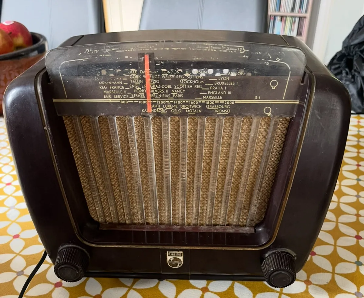 Vintage 1950’s Radio - Image 1