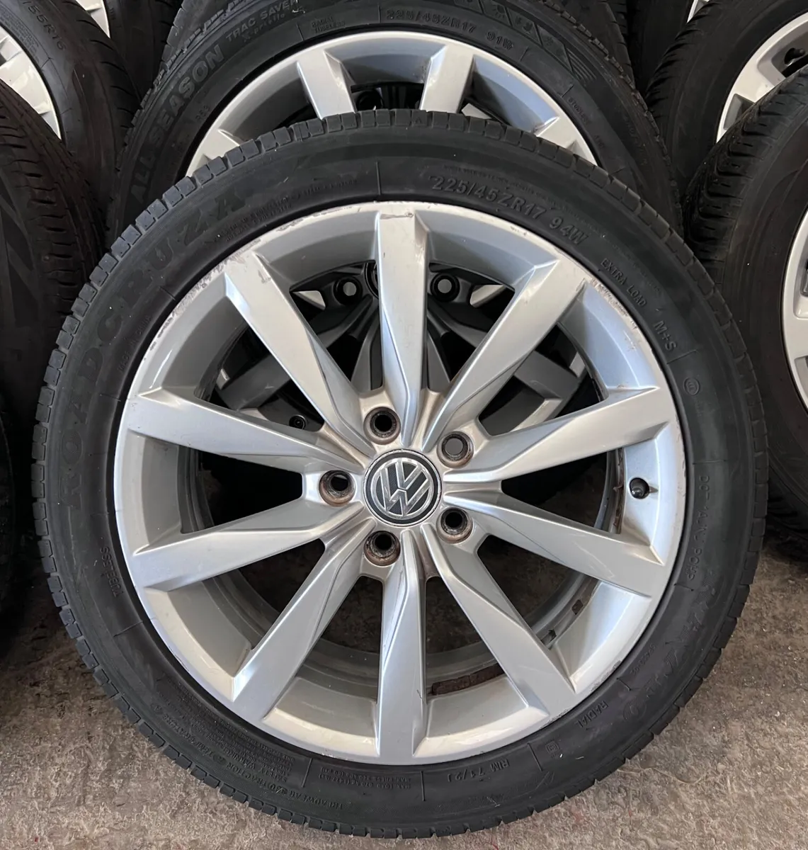 R17 Volkswagen  Original genuine  factory sport - Image 1