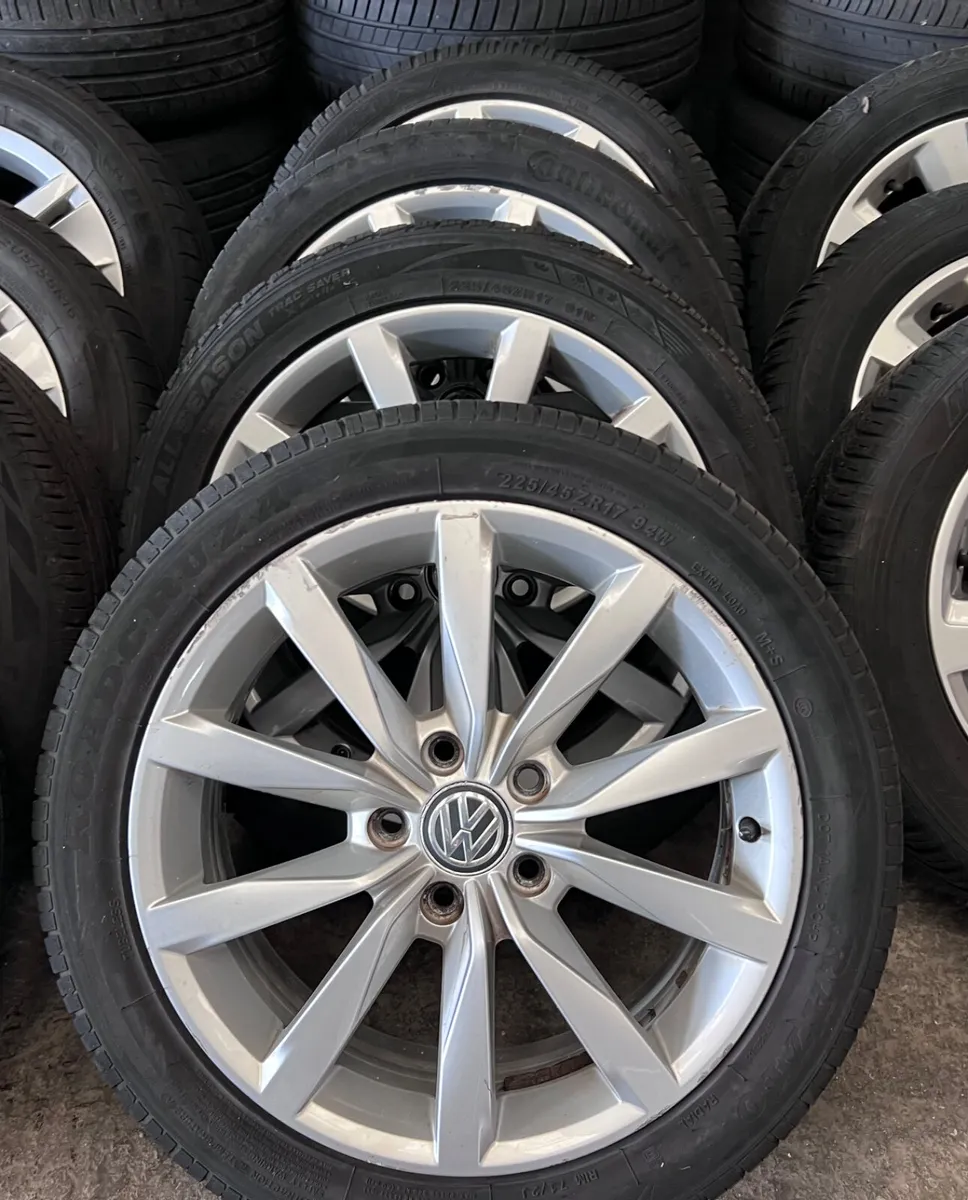 R17 Volkswagen  Original genuine  factory sport - Image 2