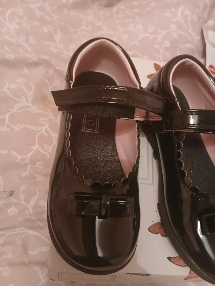 Girls shoes - Image 2