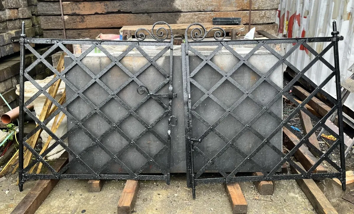 8ft  Lattice Dublin Gates - Image 1