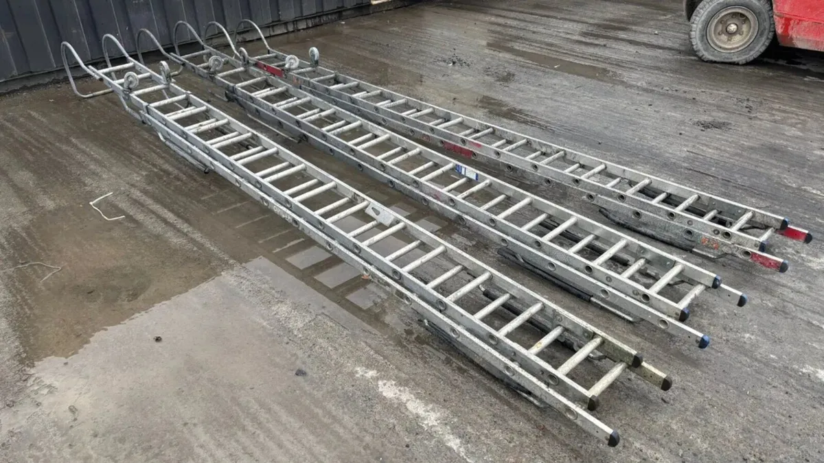 23ft Extension Ladder - Image 3