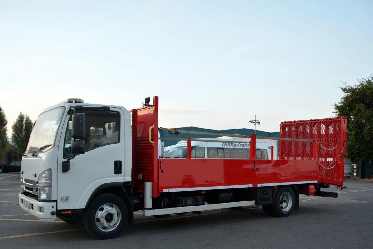 Isuzu Beavertail # Winch & Hydraulic Ramp - Image 1