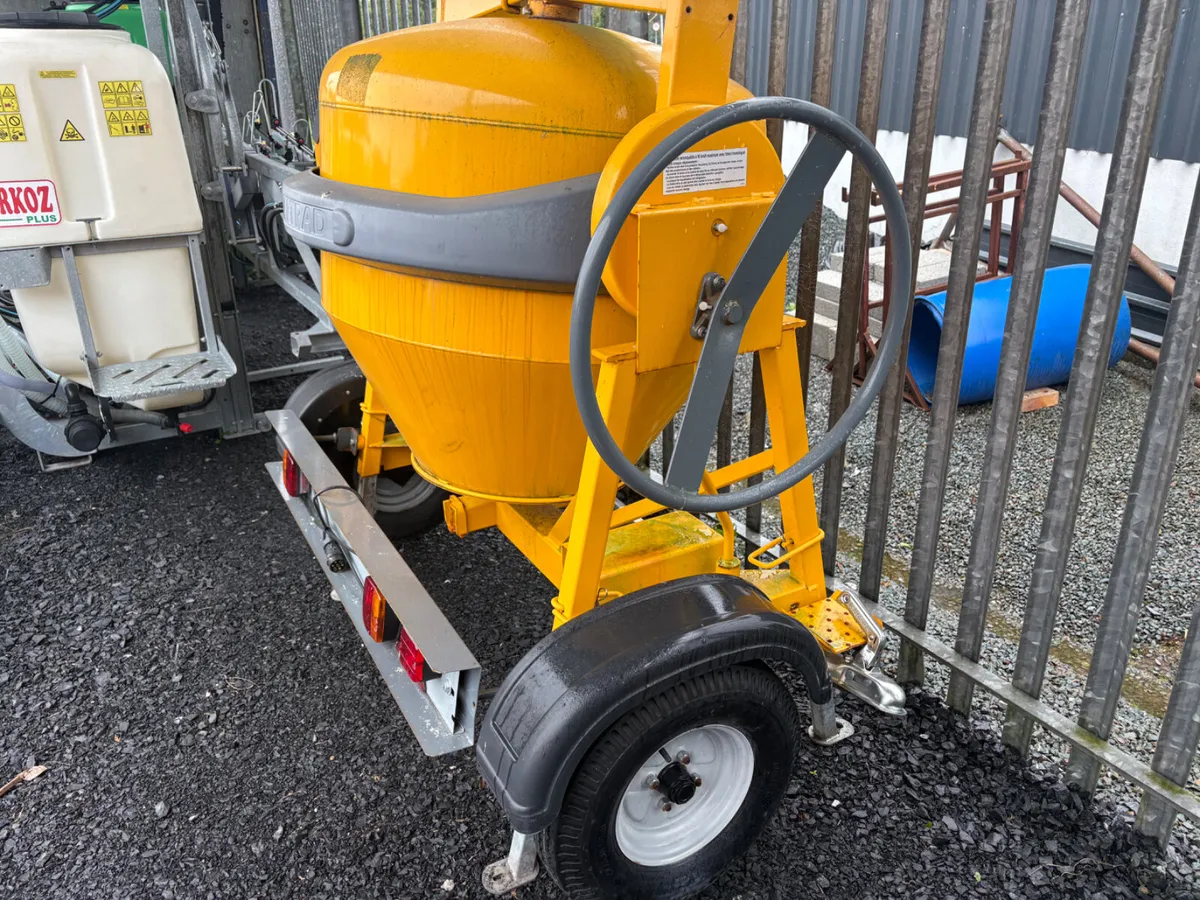 Cement mixer - Image 1