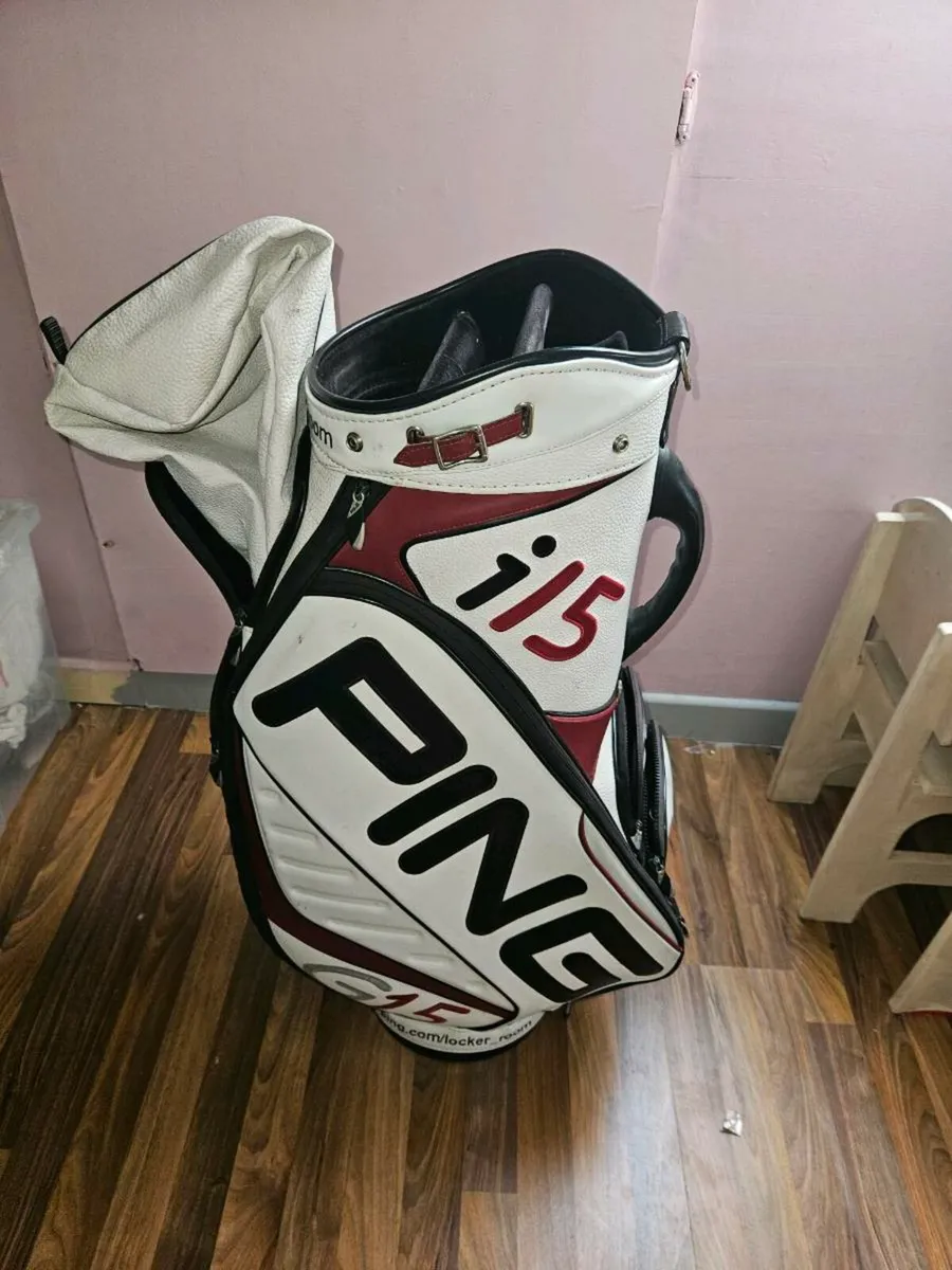 Golf bag and trolley - Image 1