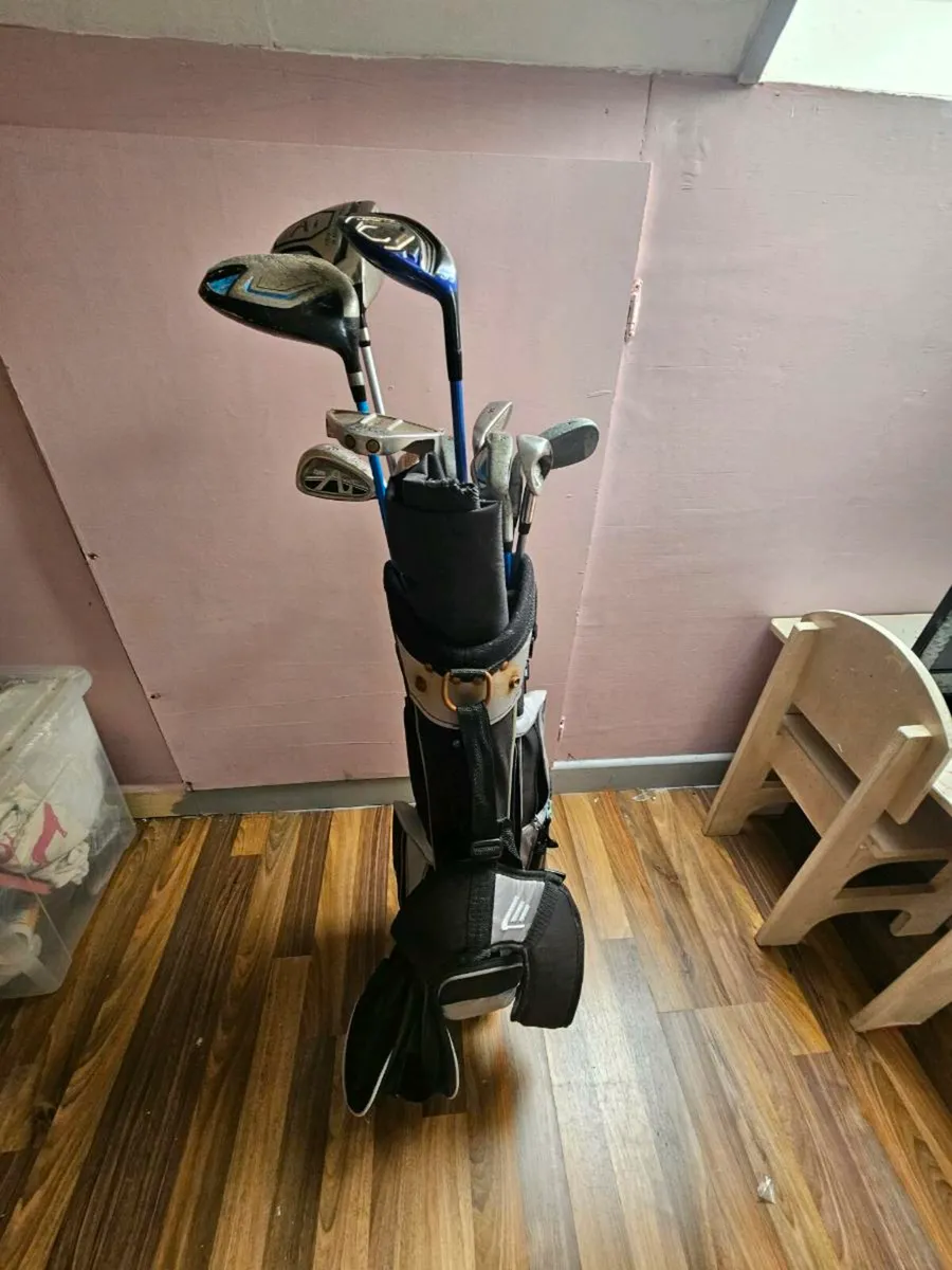 Golf bag and trolley - Image 2