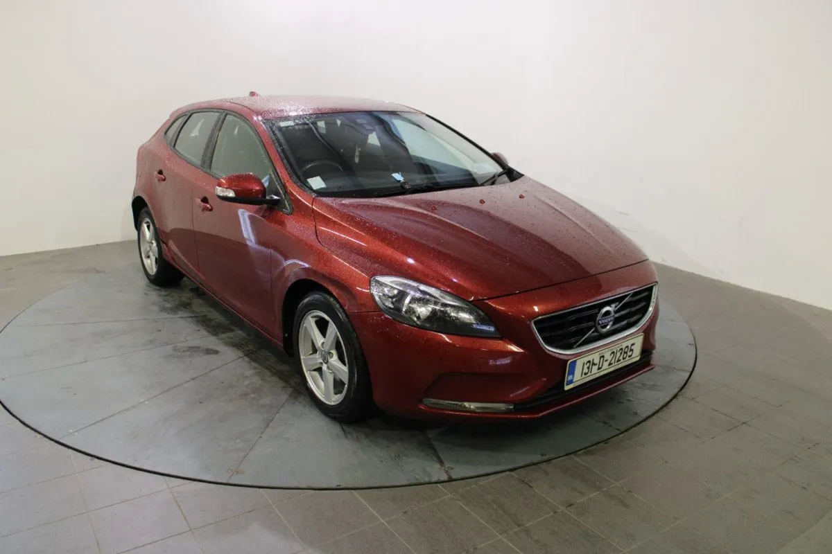 Volvo V40 1.6 D2 Drive S/S ES - Image 1