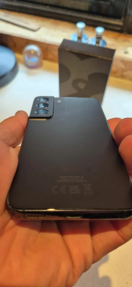 Samsung Galaxy S22 - Image 2