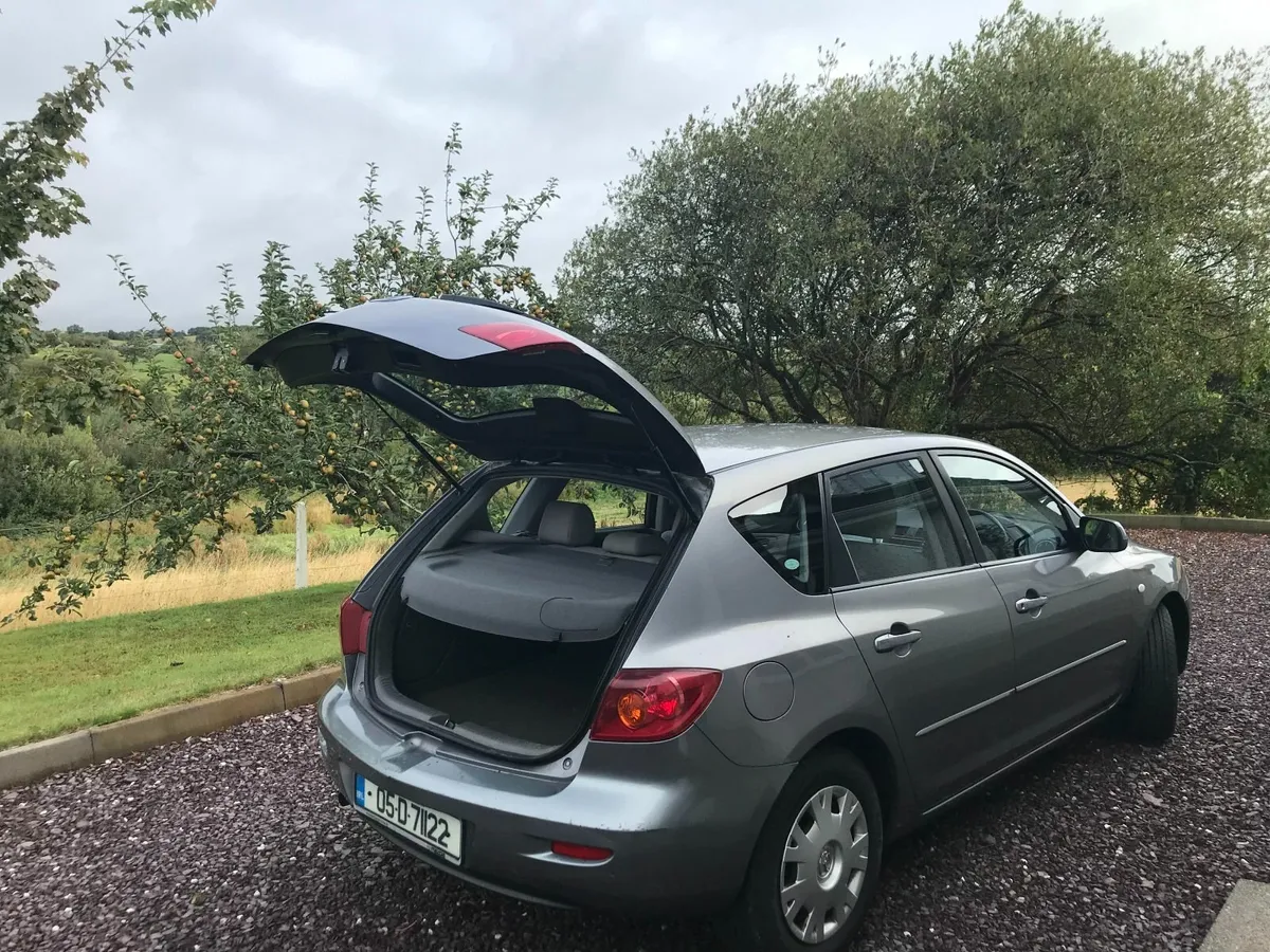 05 MAZDA 3 . 1.3 . ONLY 90K MILES . PERFECT CAR . - Image 1