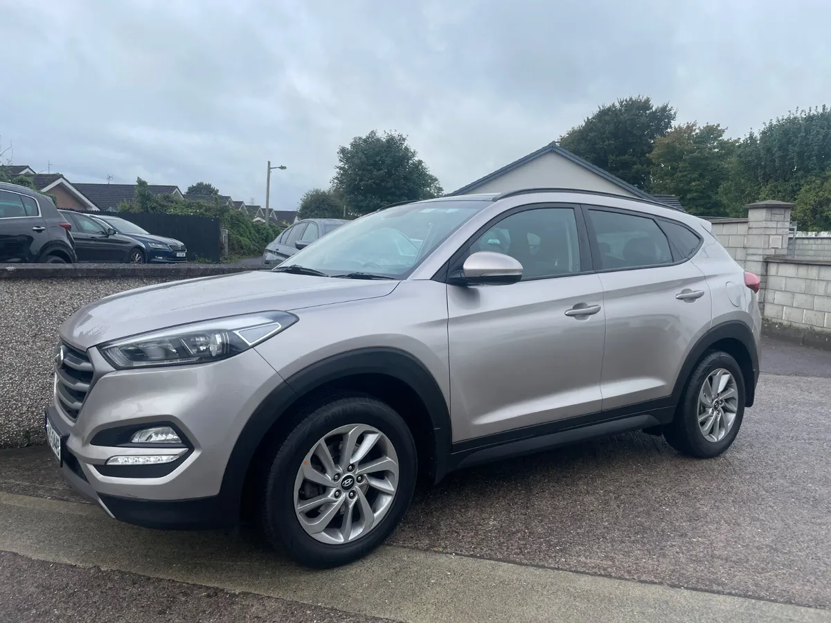 Hyundai Tucson Premium plus - Image 2