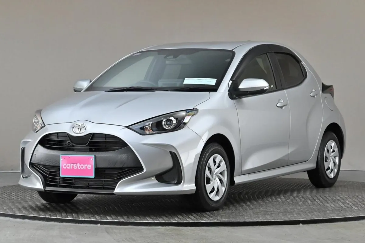 Toyota Yaris 1.0 Auto Petrol  9 android Car Playe - Image 3