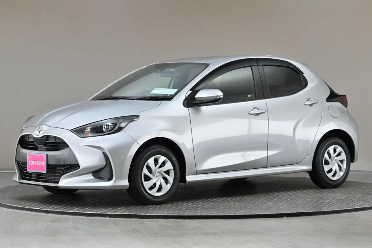 Toyota Yaris 1.0 Auto Petrol  9 android Car Playe - Image 4