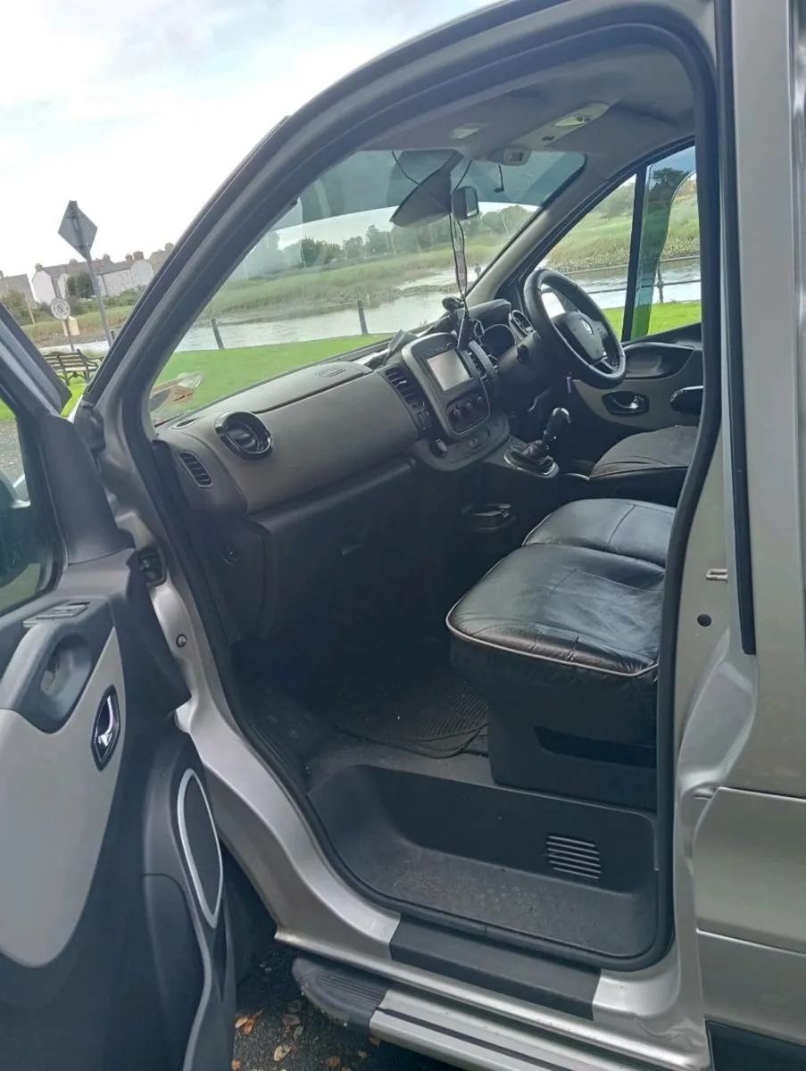 RENAULT TRAFIC MINIBUS 2017' 1.6 DIESEL (9 SEATER) - Image 3