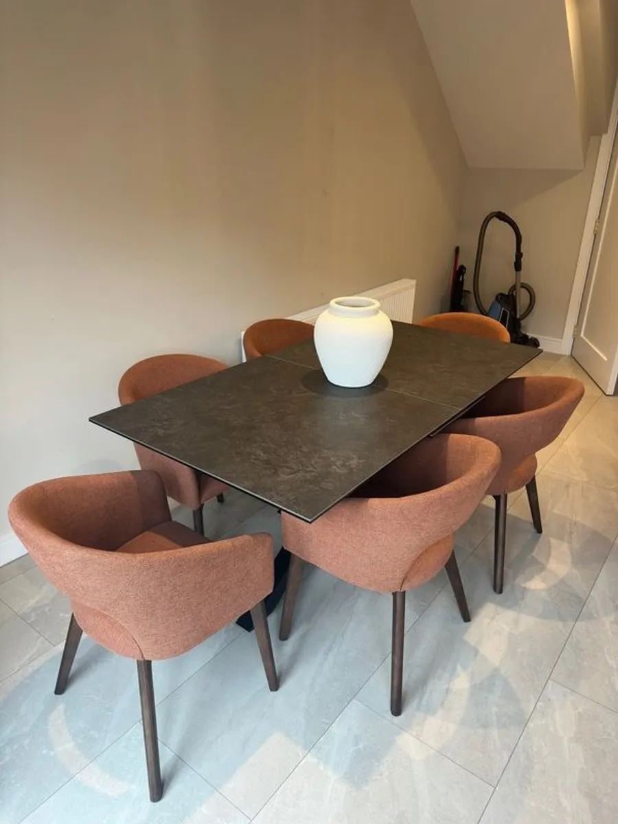 Dining Room Table (BRAND NEW) - Image 4