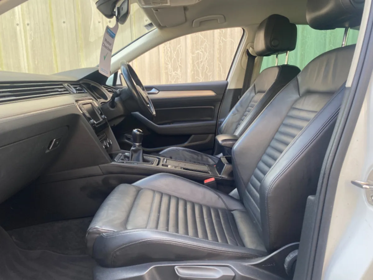 Volkswagen Passat 2015//HIGHLINE 2.0 TDI - Image 4