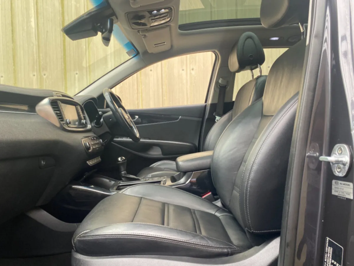 Kia Sorento 2017//2.2 CRDI  4WD PLATINUM AUTO - Image 4
