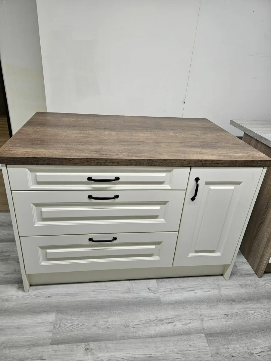 Kitchen island - Image 2