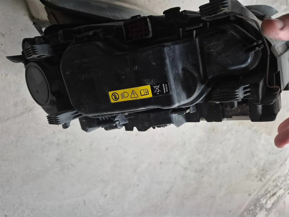 Volvo v70 - Image 1