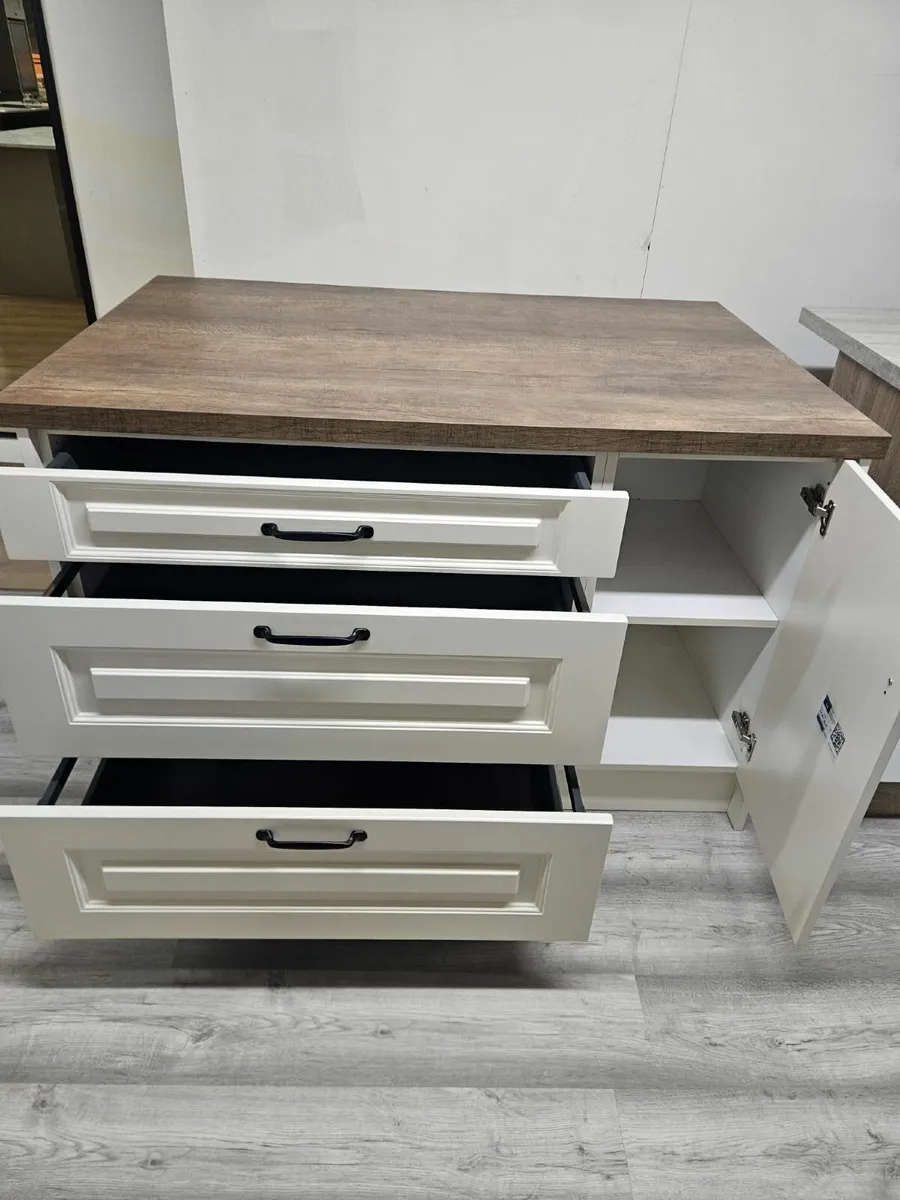 Kitchen island - Image 4