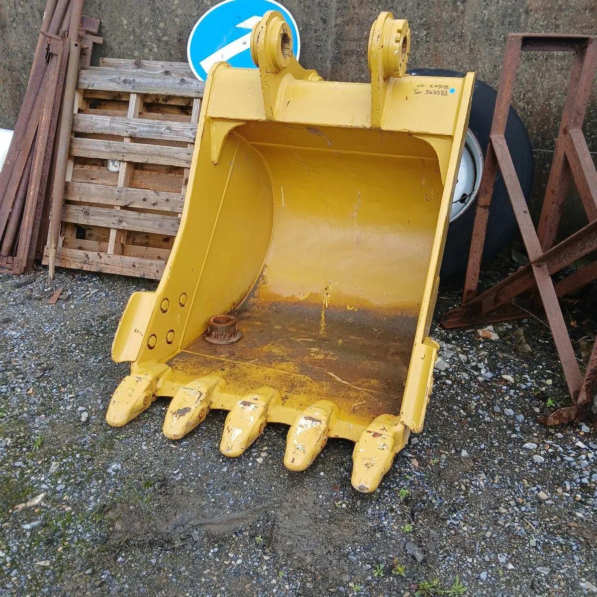 4ft bucket - Image 1