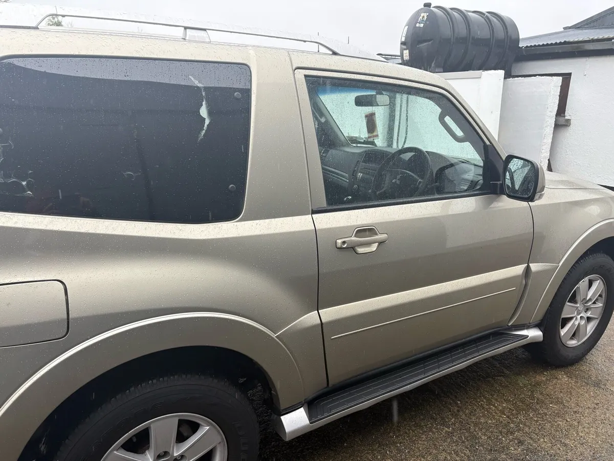 Mitsubishi Pajero - Image 2