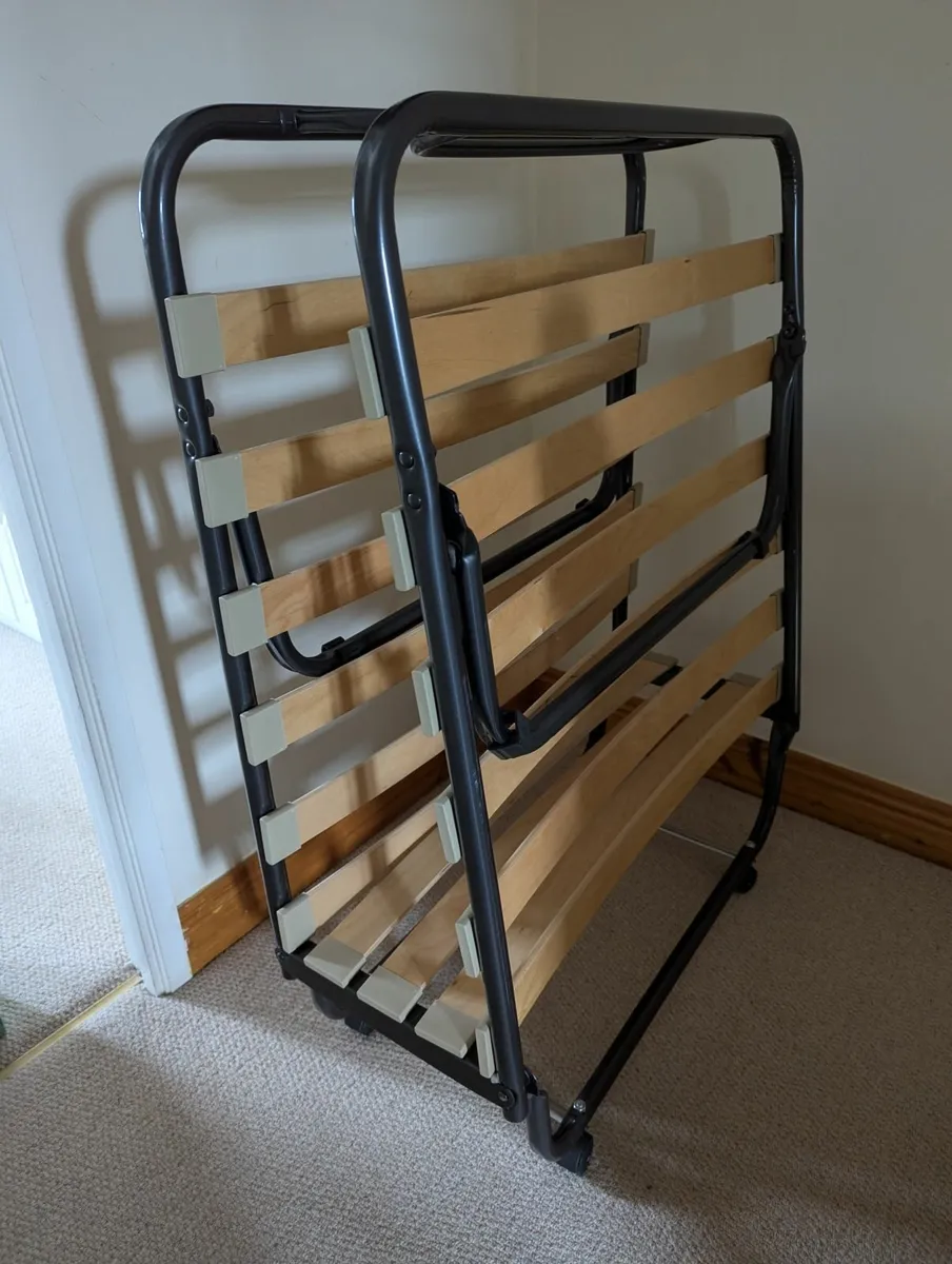 Foldable bed and mattress - Image 1