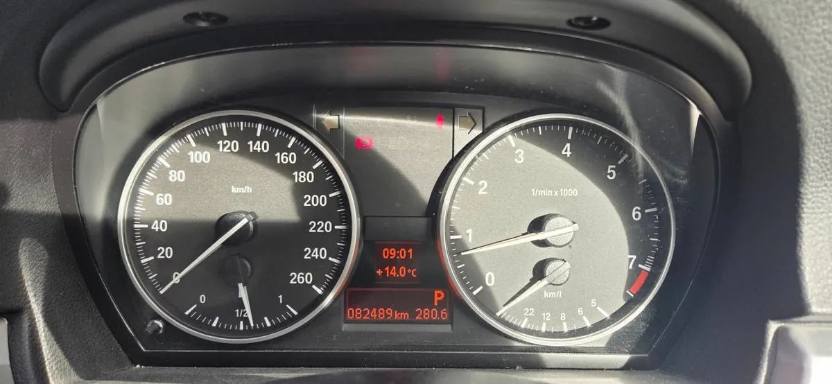 BMW 3-Series 2011 - Image 3