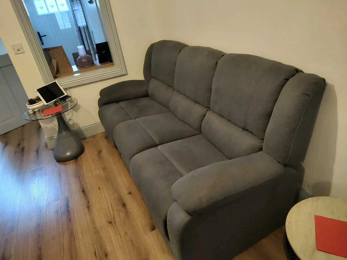 3 piece sofa - Image 1