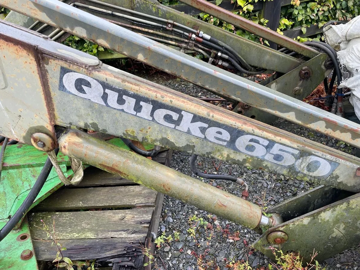 Quicke 650 Loader - Image 1