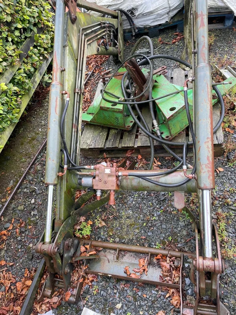 Quicke 650 Loader - Image 3