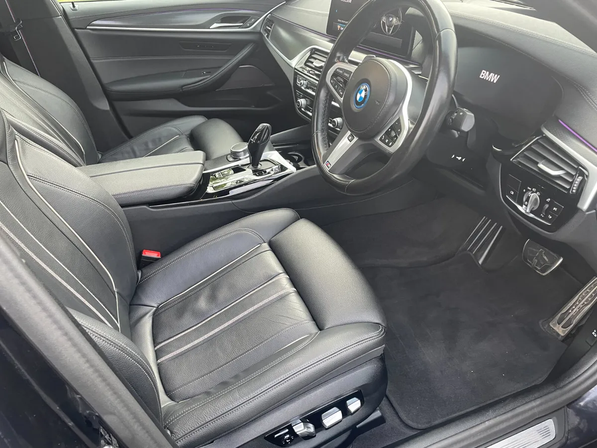 BMW 5-Series 2023 X-DRIVE M-SPORT HYBRID - Image 4