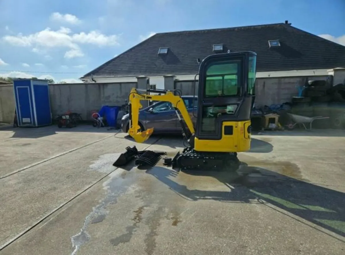 Rippa R-319 Fully Cabbed Micro Digger - Image 2