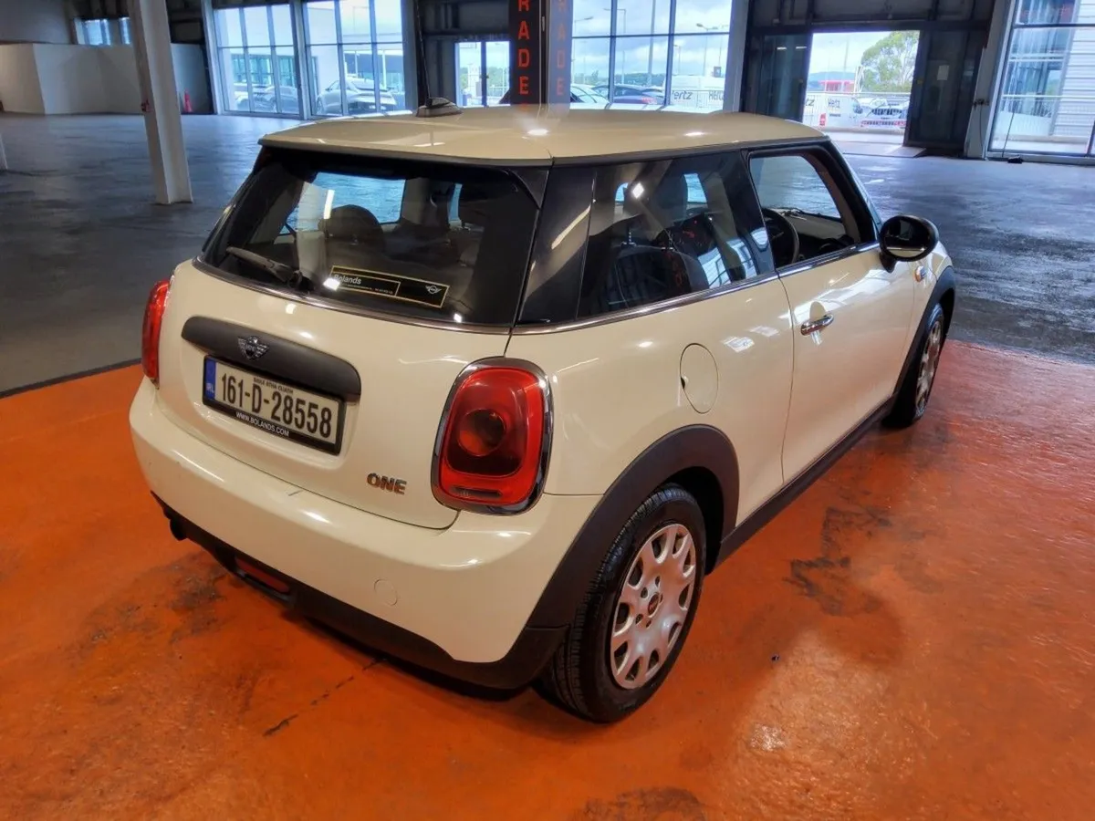 MINI One ONE Xn72 2 DR Auto - Image 3