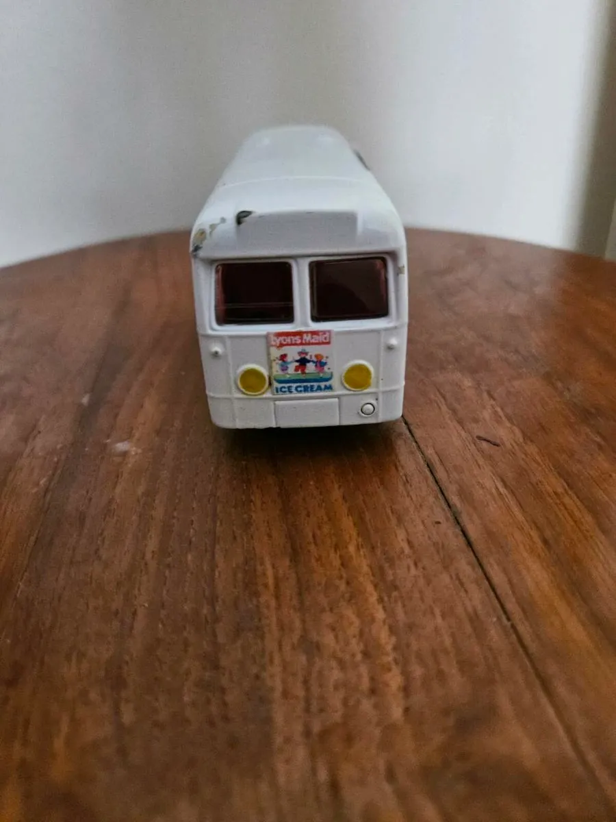 Corgi Circus Fair Ground Code3 Bus - Image 2