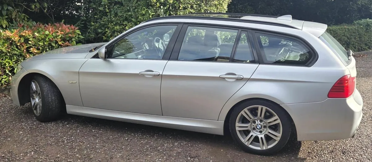 BMW 3-Series 2011 - Image 4