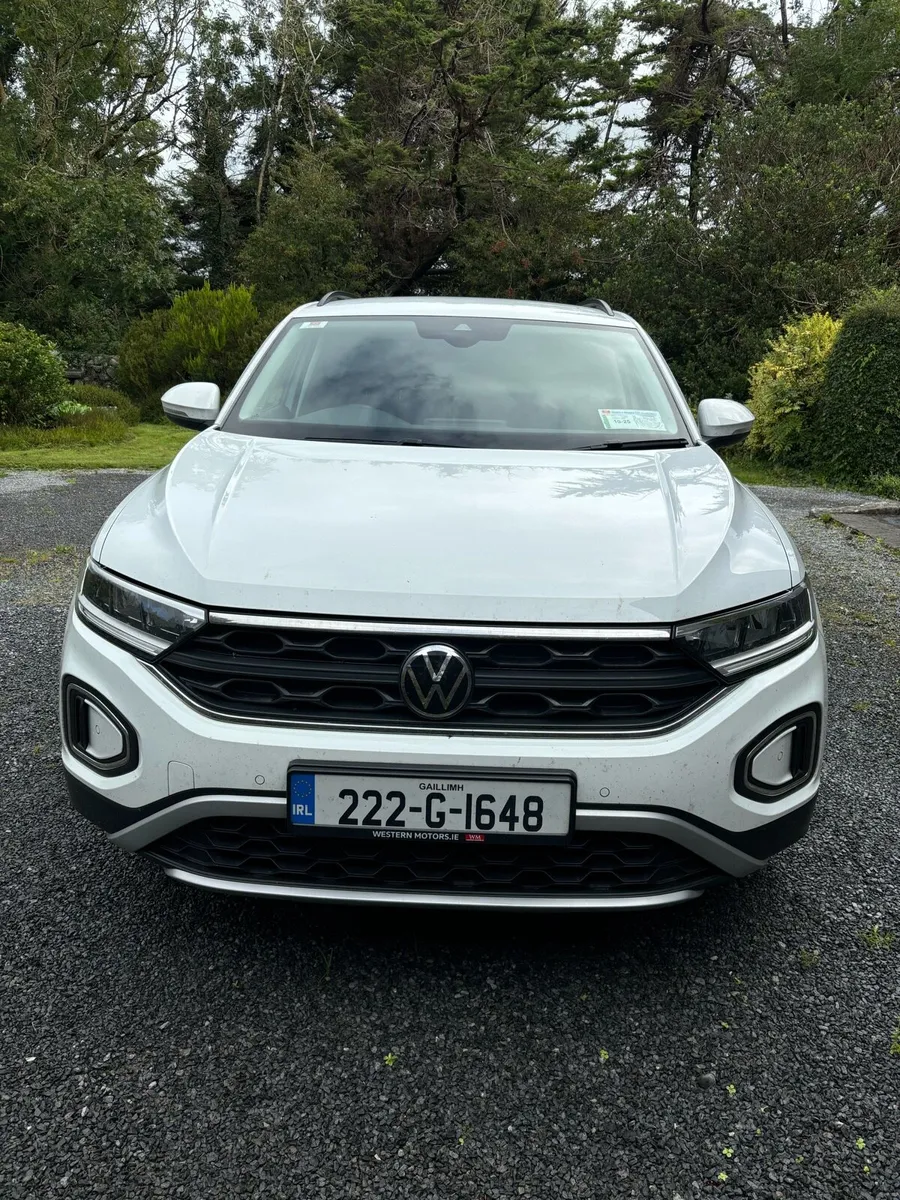 Low mileage, first owner Volkswagen T-Roc Life 1.0 - Image 1