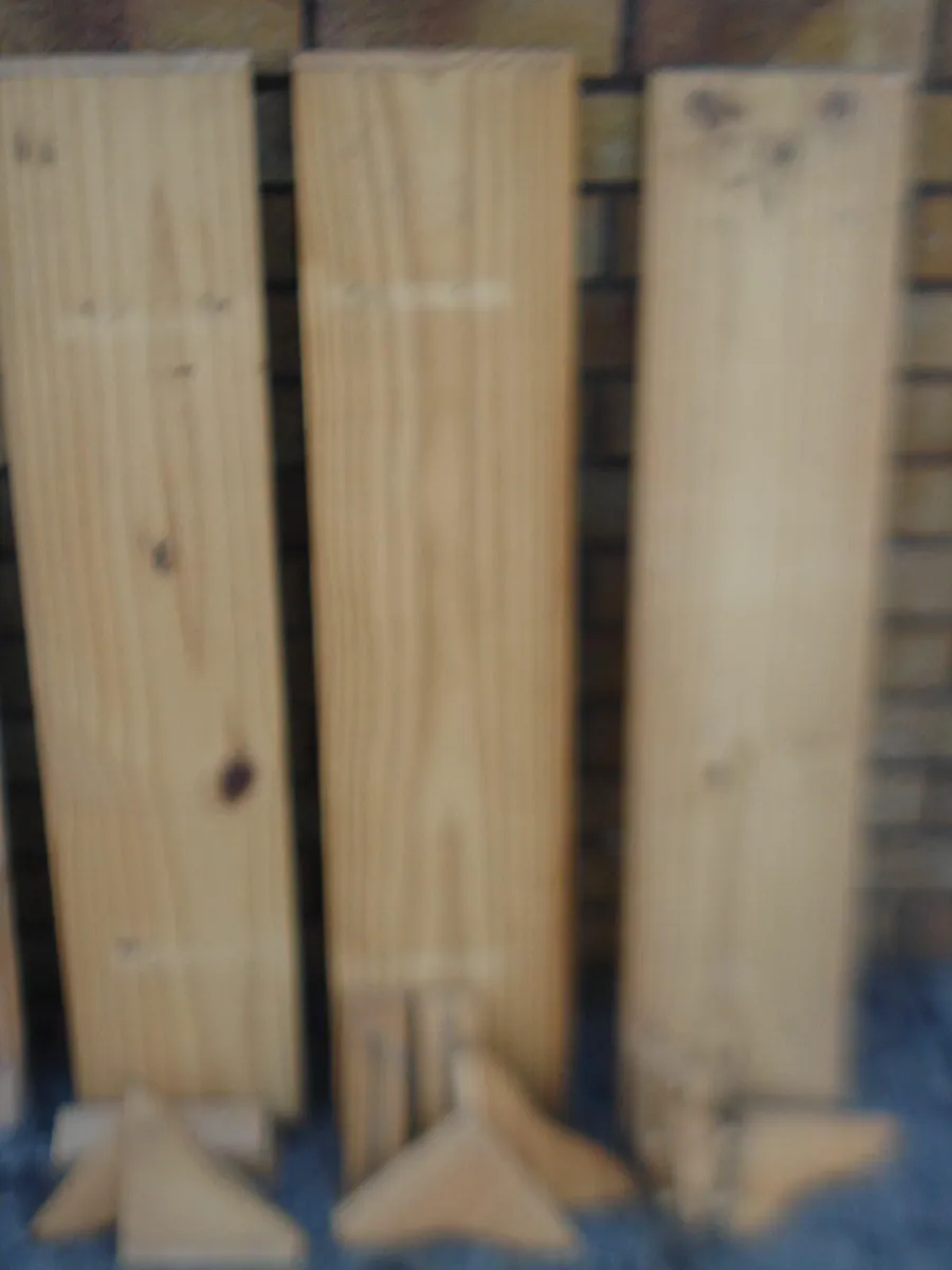 SOLID PINE SHELVES WITH  WALL BRACKETS. - Image 3