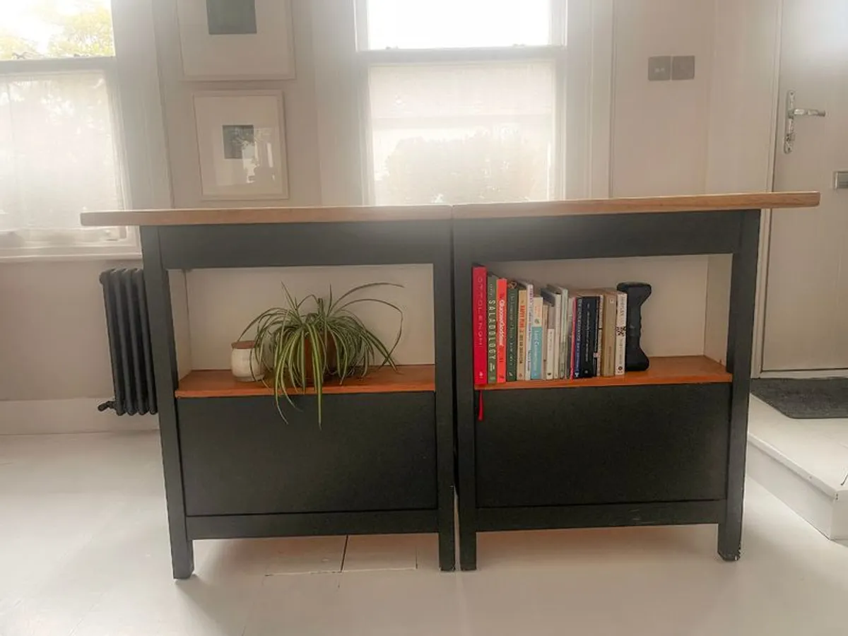 Kitchen Island - Image 1