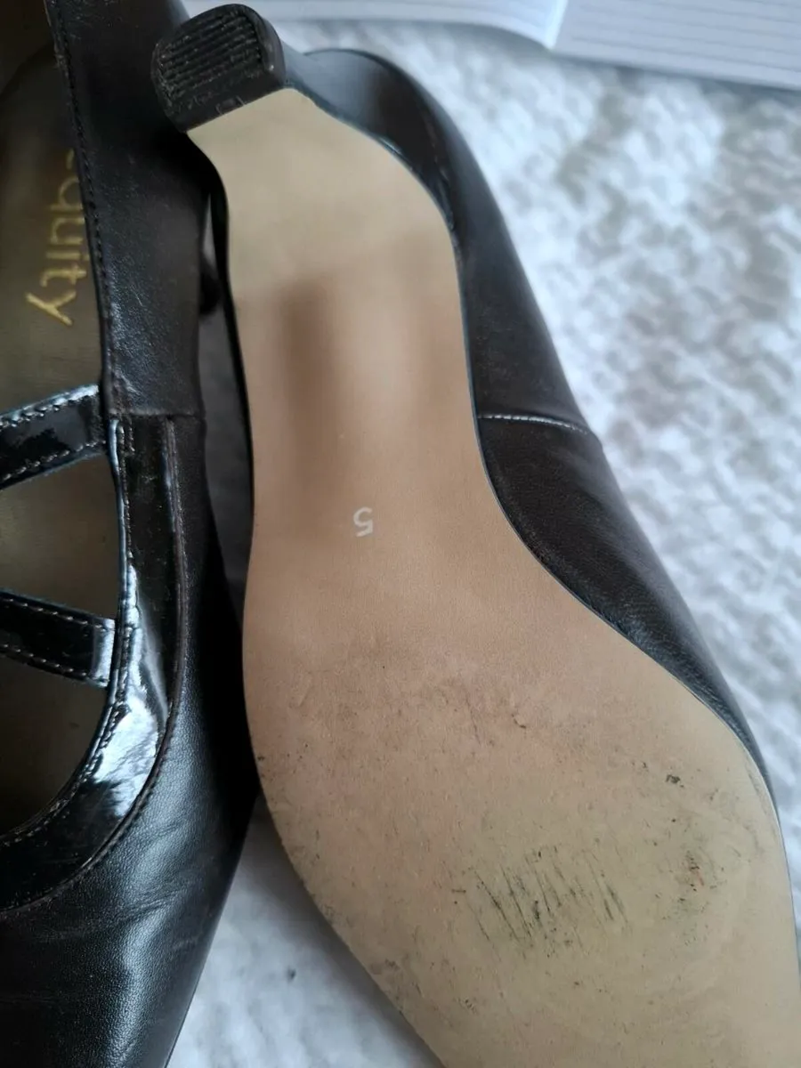 Equity shoes - Image 2